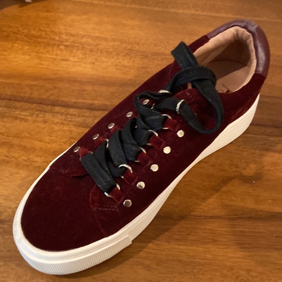 BRAND NEW Joie Velvet Sneakers - Picture 3 of 3